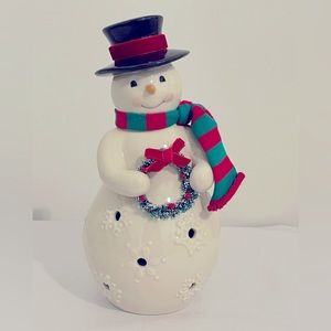 LENOX MERRY & LIGHT SNOWMAN HOLDING WREATH 8” Box